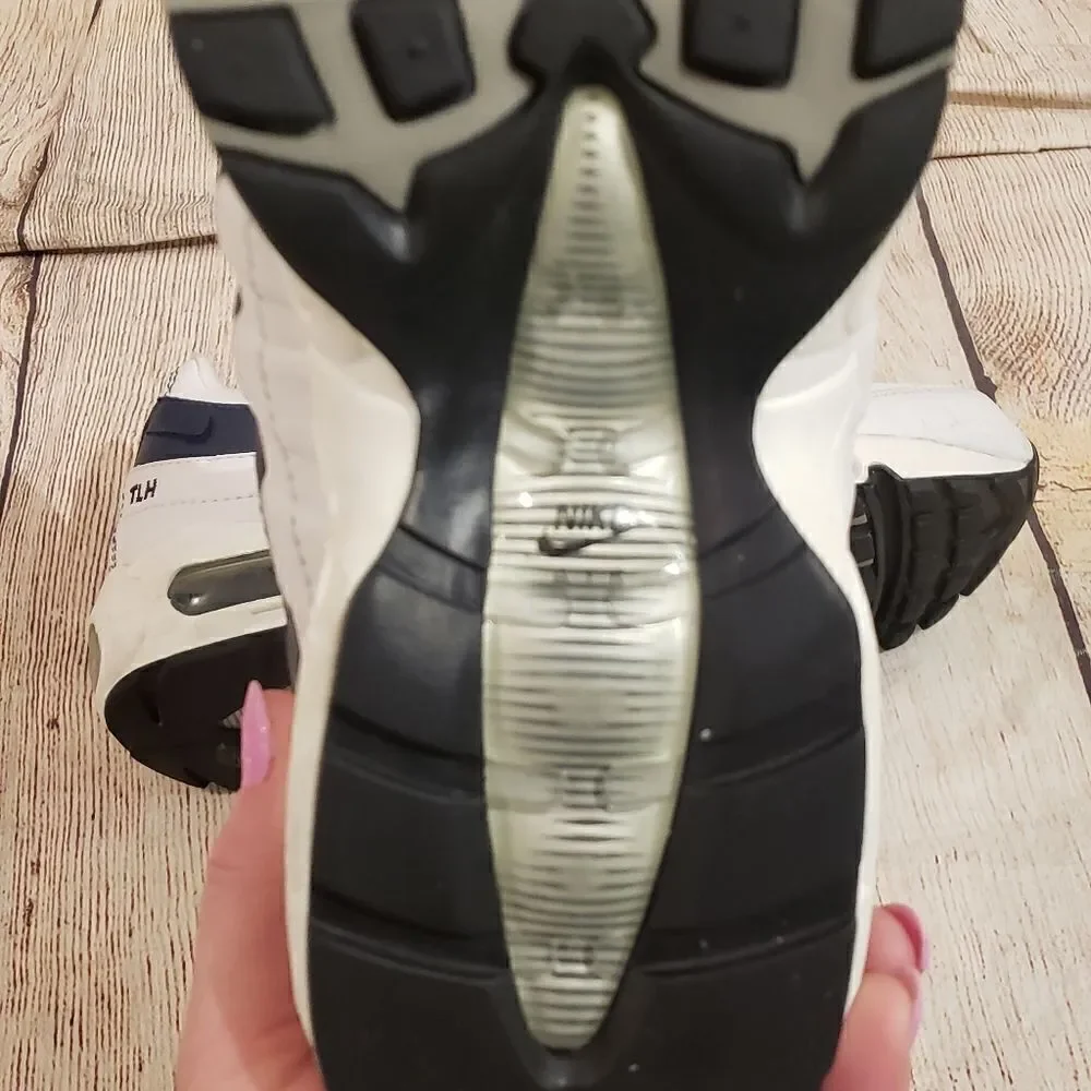 NIKE Sneakers
